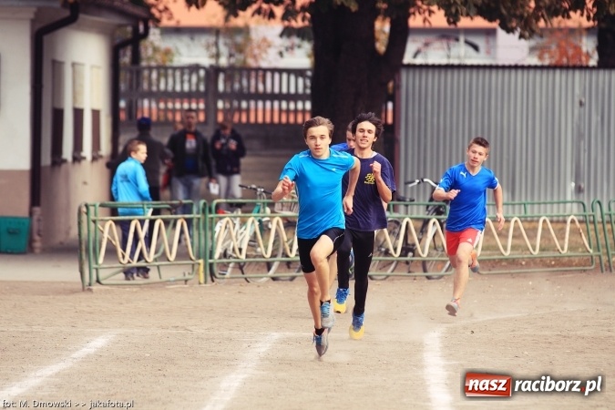 Zdjęcie w galerii na portalu naszraciborz.pl: Sport szkolny. Lekkoatletyczna Olimpiada na stadionie PWSZ wiadomości z regionu