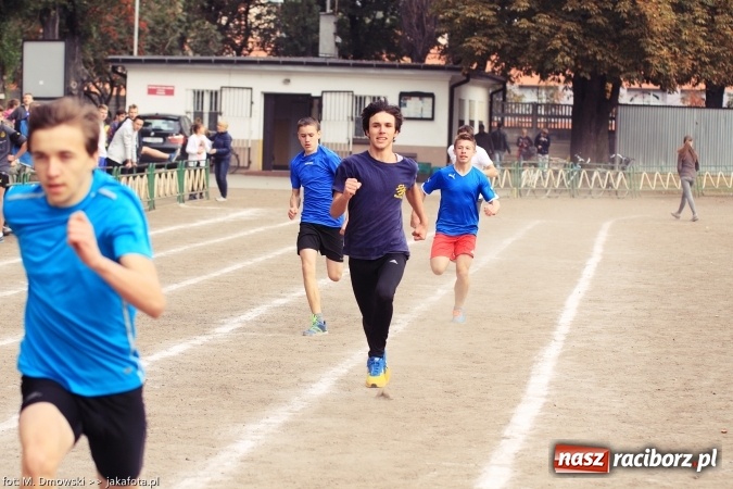 Zdjęcie w galerii na portalu naszraciborz.pl: Sport szkolny. Lekkoatletyczna Olimpiada na stadionie PWSZ wiadomości z regionu