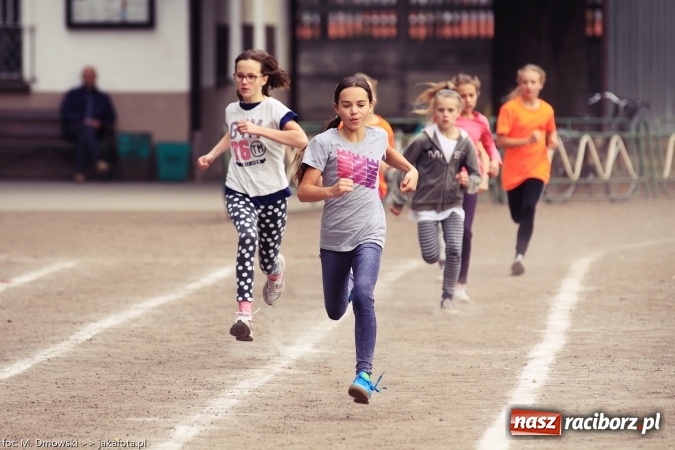 Zdjęcie w galerii na portalu naszraciborz.pl: Sport szkolny. Lekkoatletyczna Olimpiada na stadionie PWSZ wiadomości z regionu