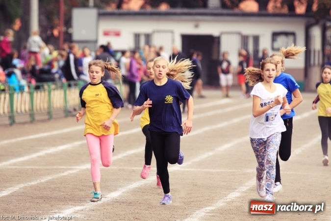 Zdjęcie w galerii na portalu naszraciborz.pl: Sport szkolny. Lekkoatletyczna Olimpiada na stadionie PWSZ wiadomości z regionu