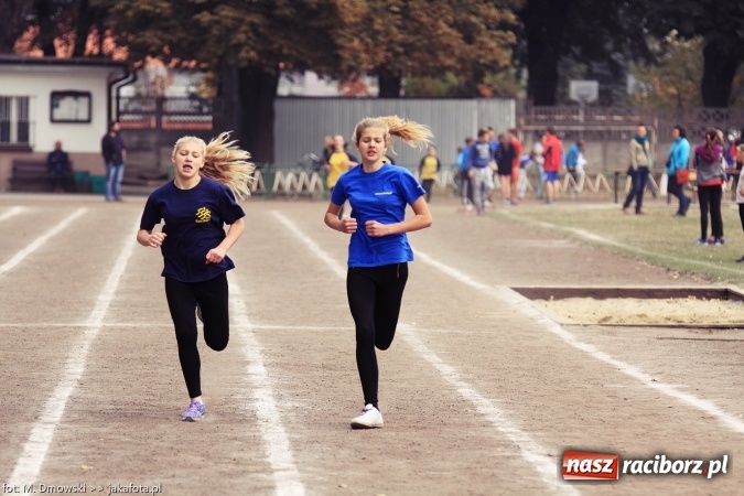 Zdjęcie w galerii na portalu naszraciborz.pl: Sport szkolny. Lekkoatletyczna Olimpiada na stadionie PWSZ wiadomości z regionu