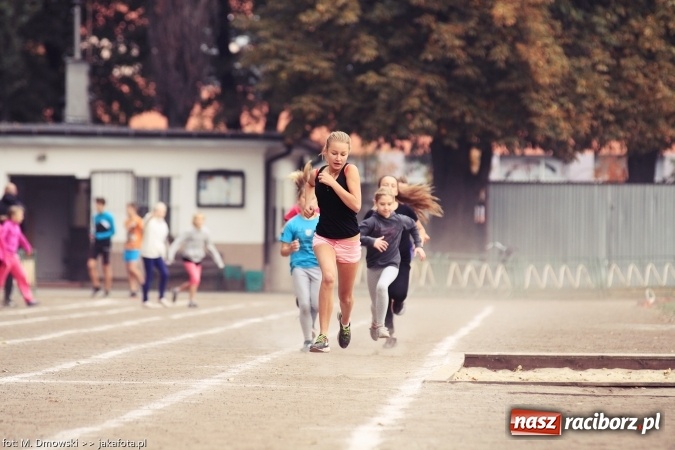 Zdjęcie w galerii na portalu naszraciborz.pl: Sport szkolny. Lekkoatletyczna Olimpiada na stadionie PWSZ wiadomości z regionu
