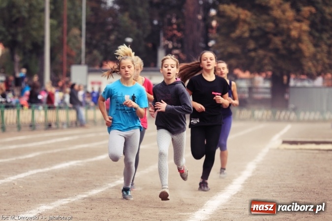 Zdjęcie w galerii na portalu naszraciborz.pl: Sport szkolny. Lekkoatletyczna Olimpiada na stadionie PWSZ wiadomości z regionu