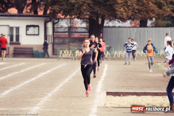 Zdjęcie w galerii na portalu naszraciborz.pl: Sport szkolny. Lekkoatletyczna Olimpiada na stadionie PWSZ wiadomości z regionu