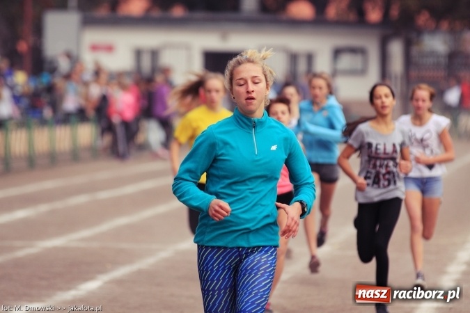 Zdjęcie w galerii na portalu naszraciborz.pl: Sport szkolny. Lekkoatletyczna Olimpiada na stadionie PWSZ wiadomości z regionu