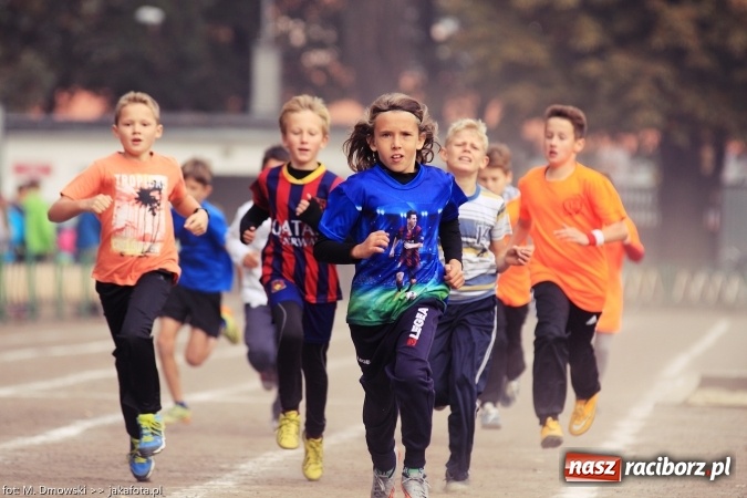 Zdjęcie w galerii na portalu naszraciborz.pl: Sport szkolny. Lekkoatletyczna Olimpiada na stadionie PWSZ wiadomości z regionu