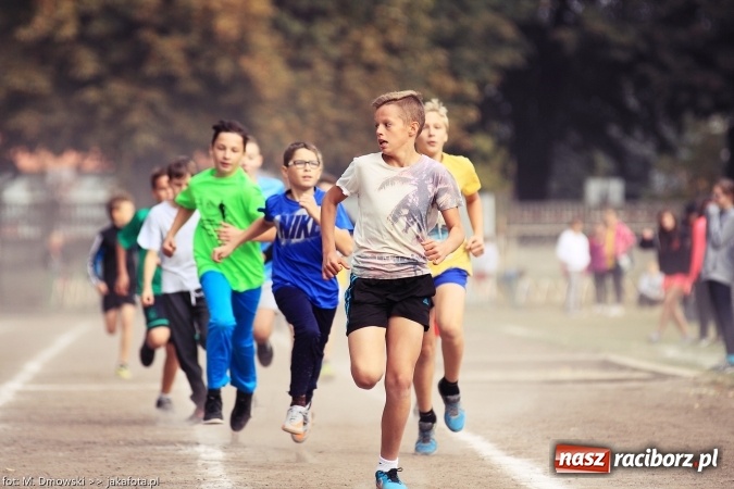 Zdjęcie w galerii na portalu naszraciborz.pl: Sport szkolny. Lekkoatletyczna Olimpiada na stadionie PWSZ wiadomości z regionu