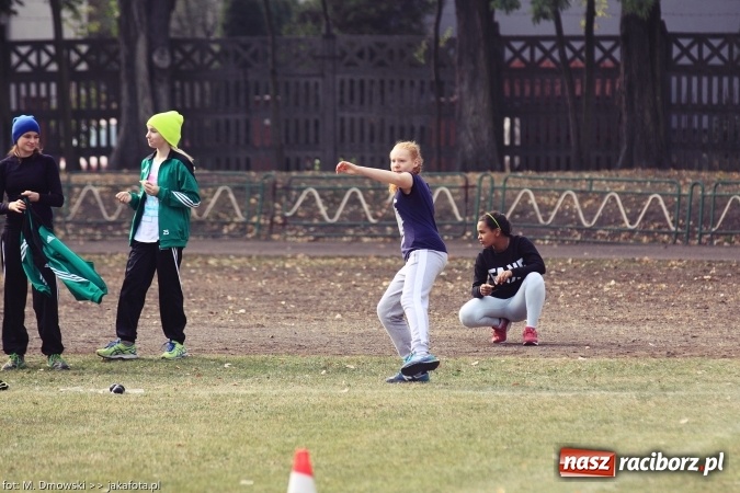 Zdjęcie w galerii na portalu naszraciborz.pl: Sport szkolny. Lekkoatletyczna Olimpiada na stadionie PWSZ wiadomości z regionu