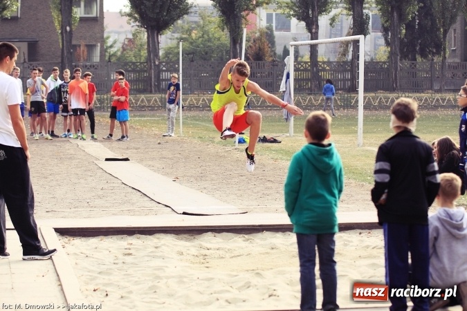 Zdjęcie w galerii na portalu naszraciborz.pl: Sport szkolny. Lekkoatletyczna Olimpiada na stadionie PWSZ wiadomości z regionu