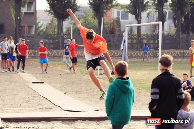 Zdjęcie w galerii na portalu naszraciborz.pl: Sport szkolny. Lekkoatletyczna Olimpiada na stadionie PWSZ wiadomości z regionu