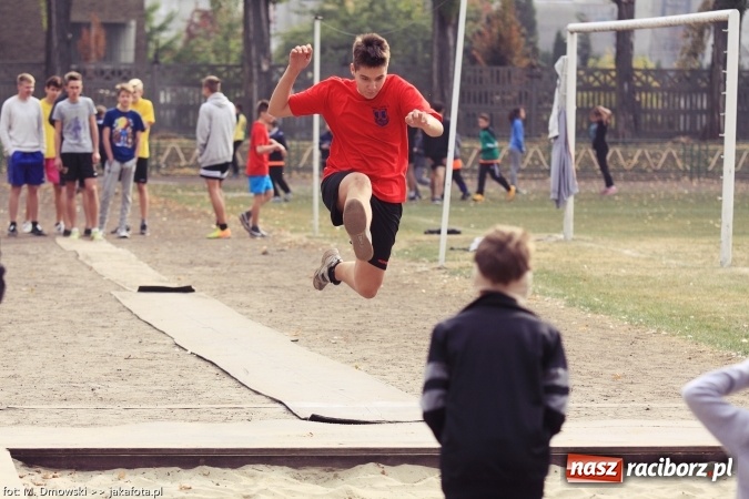 Zdjęcie w galerii na portalu naszraciborz.pl: Sport szkolny. Lekkoatletyczna Olimpiada na stadionie PWSZ wiadomości z regionu