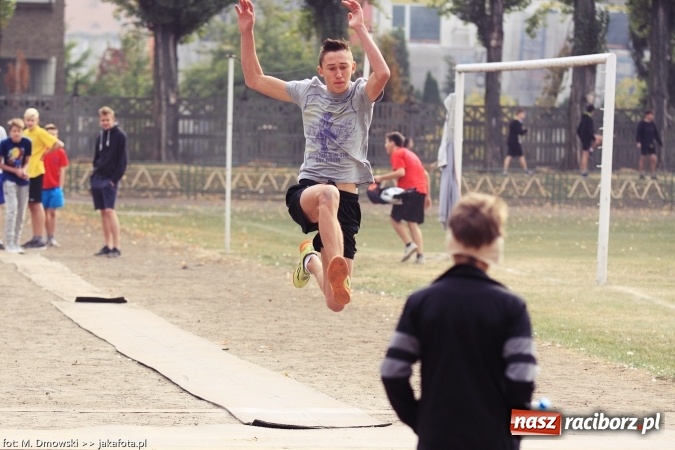 Zdjęcie w galerii na portalu naszraciborz.pl: Sport szkolny. Lekkoatletyczna Olimpiada na stadionie PWSZ wiadomości z regionu