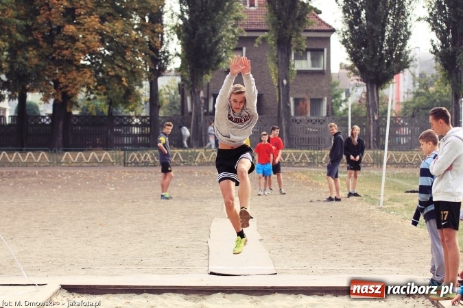 Zdjęcie w galerii na portalu naszraciborz.pl: Sport szkolny. Lekkoatletyczna Olimpiada na stadionie PWSZ wiadomości z regionu