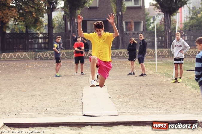 Zdjęcie w galerii na portalu naszraciborz.pl: Sport szkolny. Lekkoatletyczna Olimpiada na stadionie PWSZ wiadomości z regionu