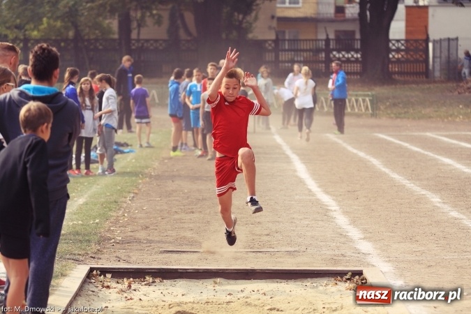 Zdjęcie w galerii na portalu naszraciborz.pl: Sport szkolny. Lekkoatletyczna Olimpiada na stadionie PWSZ wiadomości z regionu