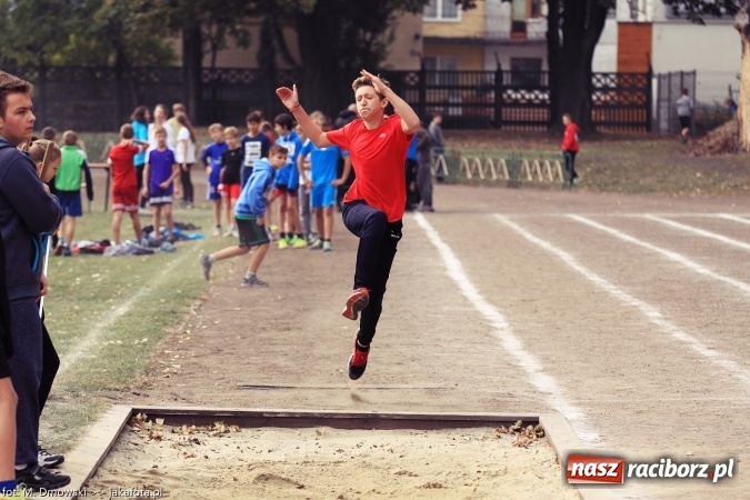 Zdjęcie w galerii na portalu naszraciborz.pl: Sport szkolny. Lekkoatletyczna Olimpiada na stadionie PWSZ wiadomości z regionu