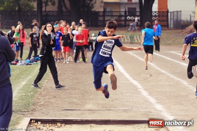 Zdjęcie w galerii na portalu naszraciborz.pl: Sport szkolny. Lekkoatletyczna Olimpiada na stadionie PWSZ wiadomości z regionu