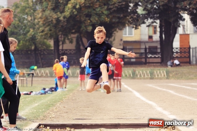 Zdjęcie w galerii na portalu naszraciborz.pl: Sport szkolny. Lekkoatletyczna Olimpiada na stadionie PWSZ wiadomości z regionu