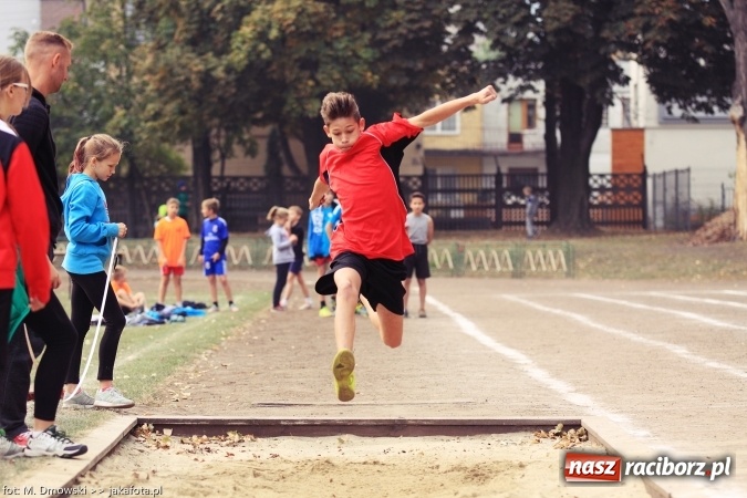 Zdjęcie w galerii na portalu naszraciborz.pl: Sport szkolny. Lekkoatletyczna Olimpiada na stadionie PWSZ wiadomości z regionu