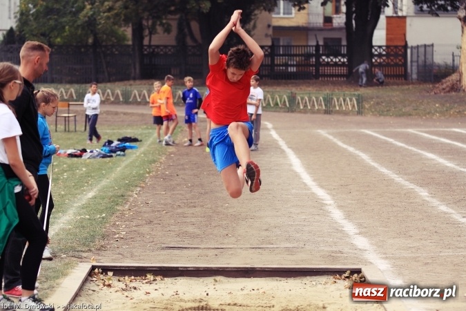 Zdjęcie w galerii na portalu naszraciborz.pl: Sport szkolny. Lekkoatletyczna Olimpiada na stadionie PWSZ wiadomości z regionu