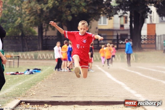 Zdjęcie w galerii na portalu naszraciborz.pl: Sport szkolny. Lekkoatletyczna Olimpiada na stadionie PWSZ wiadomości z regionu