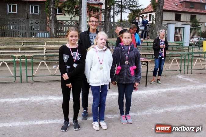 Zdjęcie w galerii na portalu naszraciborz.pl: Sport szkolny. Lekkoatletyczna Olimpiada na stadionie PWSZ wiadomości z regionu