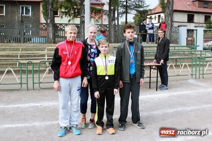 Zdjęcie w galerii na portalu naszraciborz.pl: Sport szkolny. Lekkoatletyczna Olimpiada na stadionie PWSZ wiadomości z regionu