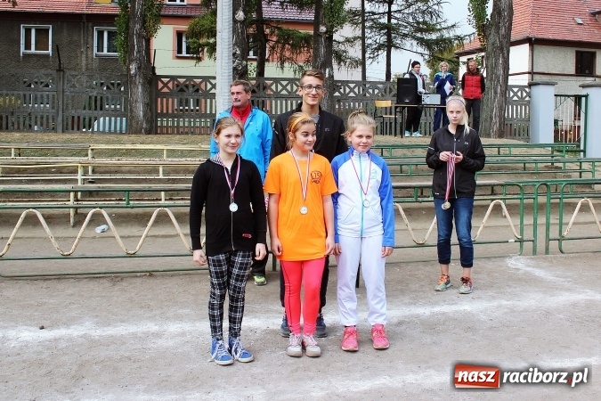 Zdjęcie w galerii na portalu naszraciborz.pl: Sport szkolny. Lekkoatletyczna Olimpiada na stadionie PWSZ wiadomości z regionu