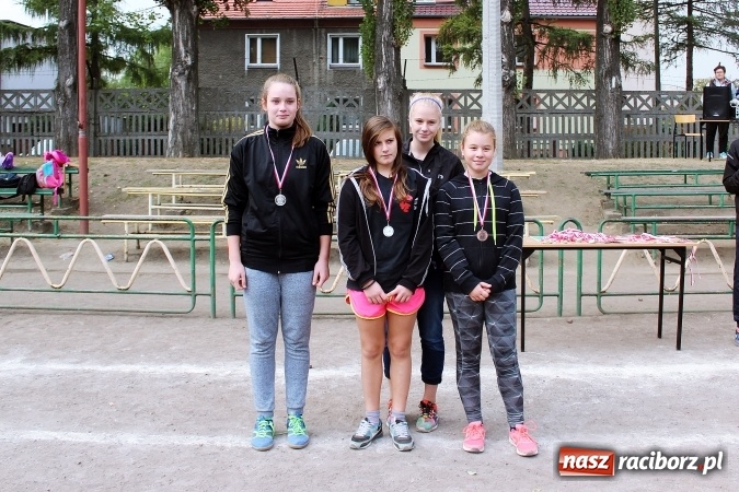 Zdjęcie w galerii na portalu naszraciborz.pl: Sport szkolny. Lekkoatletyczna Olimpiada na stadionie PWSZ wiadomości z regionu
