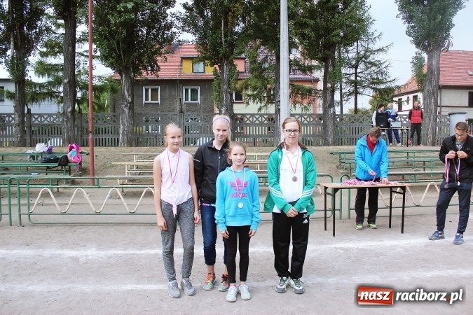 Zdjęcie w galerii na portalu naszraciborz.pl: Sport szkolny. Lekkoatletyczna Olimpiada na stadionie PWSZ wiadomości z regionu