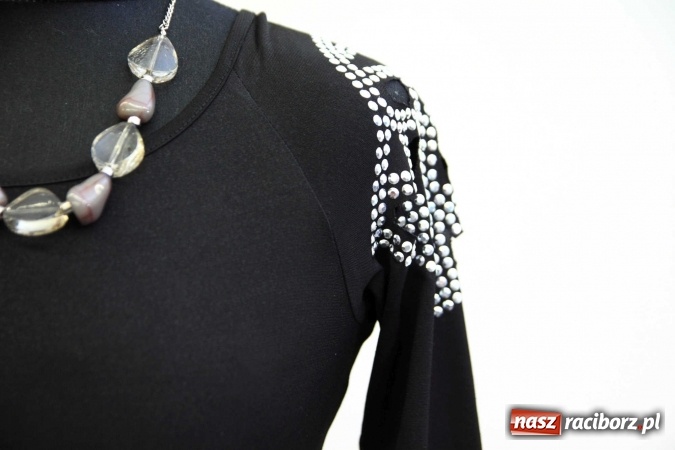 Zdjęcie w galerii na portalu naszraciborz.pl: ROBAN - najlepsze kreacje na półmetek i studniówkę a do tego biżuteria. Zobacz galerię wiadomości z regionu