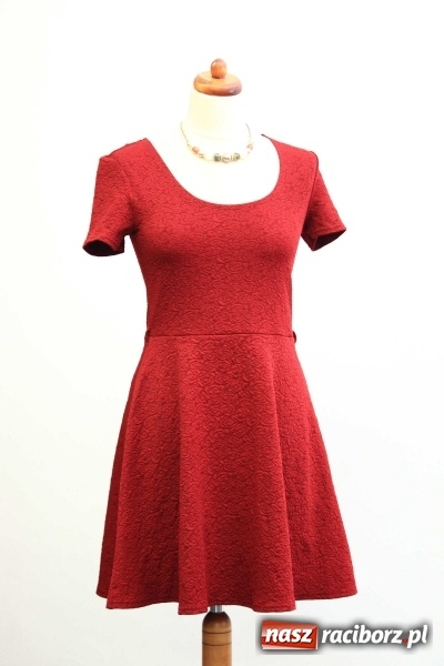 Zdjęcie w galerii na portalu naszraciborz.pl: ROBAN - najlepsze kreacje na półmetek i studniówkę a do tego biżuteria. Zobacz galerię wiadomości z regionu