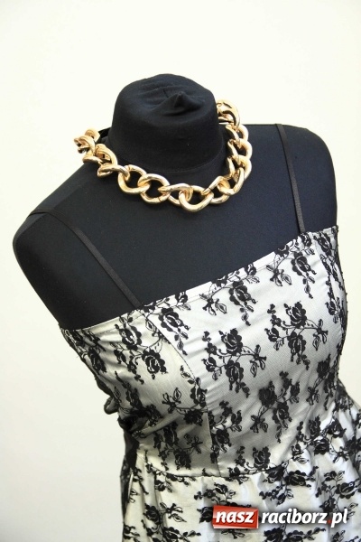 Zdjęcie w galerii na portalu naszraciborz.pl: ROBAN - najlepsze kreacje na półmetek i studniówkę a do tego biżuteria. Zobacz galerię wiadomości z regionu