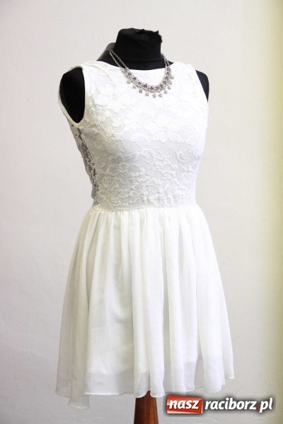 Zdjęcie w galerii na portalu naszraciborz.pl: ROBAN - najlepsze kreacje na półmetek i studniówkę a do tego biżuteria. Zobacz galerię wiadomości z regionu