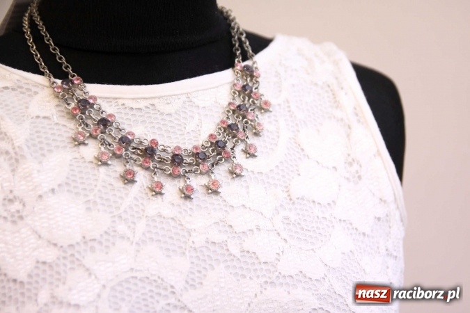 Zdjęcie w galerii na portalu naszraciborz.pl: ROBAN - najlepsze kreacje na półmetek i studniówkę a do tego biżuteria. Zobacz galerię wiadomości z regionu