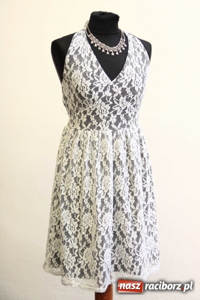 Zdjęcie w galerii na portalu naszraciborz.pl: ROBAN - najlepsze kreacje na półmetek i studniówkę a do tego biżuteria. Zobacz galerię wiadomości z regionu