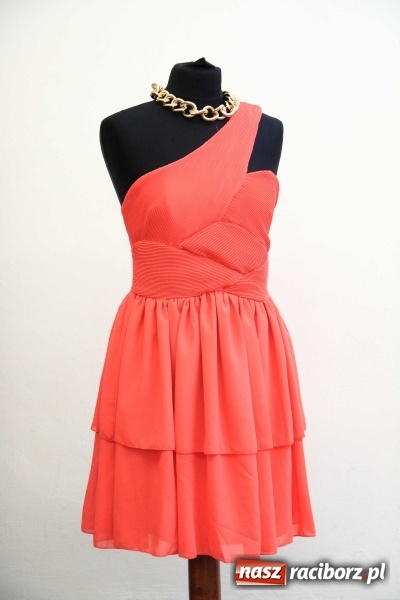 Zdjęcie w galerii na portalu naszraciborz.pl: ROBAN - najlepsze kreacje na półmetek i studniówkę a do tego biżuteria. Zobacz galerię wiadomości z regionu