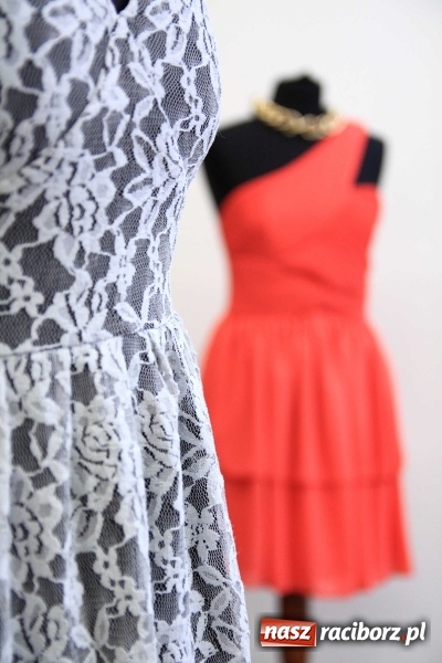 Zdjęcie w galerii na portalu naszraciborz.pl: ROBAN - najlepsze kreacje na półmetek i studniówkę a do tego biżuteria. Zobacz galerię wiadomości z regionu