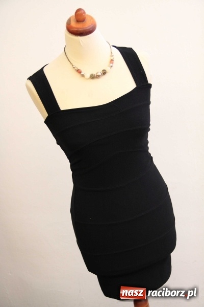 Zdjęcie w galerii na portalu naszraciborz.pl: ROBAN - najlepsze kreacje na półmetek i studniówkę a do tego biżuteria. Zobacz galerię wiadomości z regionu