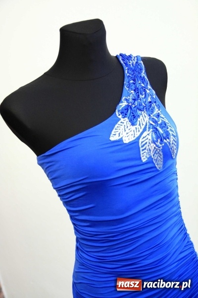 Zdjęcie w galerii na portalu naszraciborz.pl: ROBAN - najlepsze kreacje na półmetek i studniówkę a do tego biżuteria. Zobacz galerię wiadomości z regionu