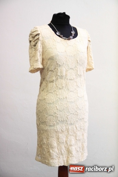 Zdjęcie w galerii na portalu naszraciborz.pl: ROBAN - najlepsze kreacje na półmetek i studniówkę a do tego biżuteria. Zobacz galerię wiadomości z regionu