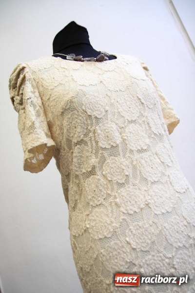 Zdjęcie w galerii na portalu naszraciborz.pl: ROBAN - najlepsze kreacje na półmetek i studniówkę a do tego biżuteria. Zobacz galerię wiadomości z regionu