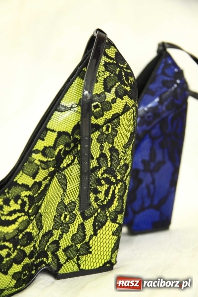 Zdjęcie w galerii na portalu naszraciborz.pl: ROBAN - najlepsze kreacje na półmetek i studniówkę a do tego biżuteria. Zobacz galerię wiadomości z regionu