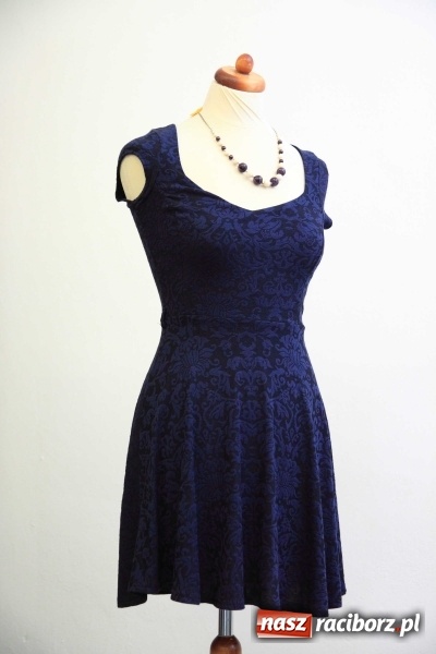 Zdjęcie w galerii na portalu naszraciborz.pl: ROBAN - najlepsze kreacje na półmetek i studniówkę a do tego biżuteria. Zobacz galerię wiadomości z regionu