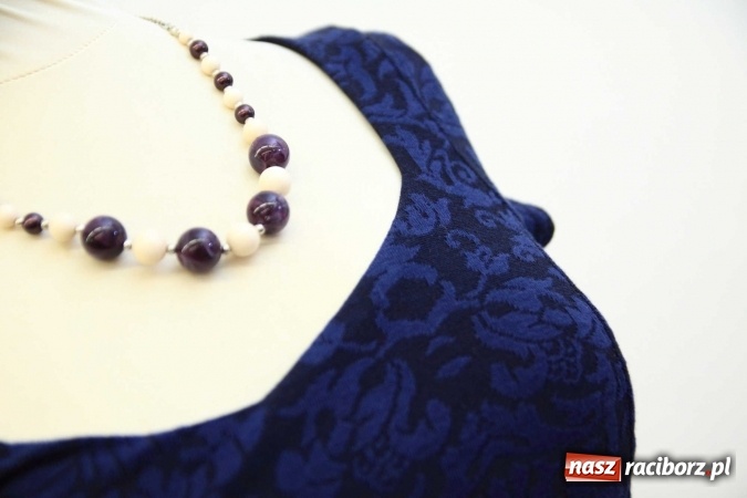 Zdjęcie w galerii na portalu naszraciborz.pl: ROBAN - najlepsze kreacje na półmetek i studniówkę a do tego biżuteria. Zobacz galerię wiadomości z regionu