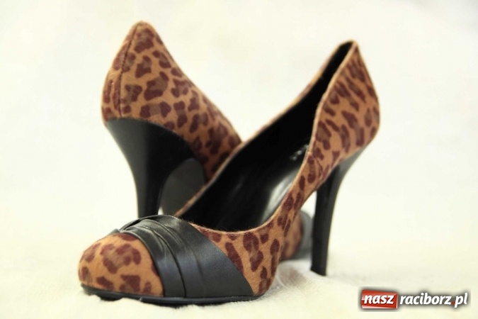 Zdjęcie w galerii na portalu naszraciborz.pl: ROBAN - najlepsze kreacje na półmetek i studniówkę a do tego biżuteria. Zobacz galerię wiadomości z regionu