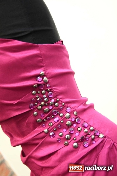 Zdjęcie w galerii na portalu naszraciborz.pl: ROBAN - najlepsze kreacje na półmetek i studniówkę a do tego biżuteria. Zobacz galerię wiadomości z regionu