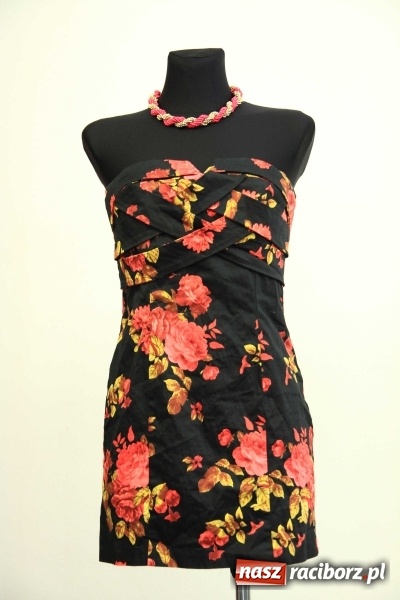 Zdjęcie w galerii na portalu naszraciborz.pl: ROBAN - najlepsze kreacje na półmetek i studniówkę a do tego biżuteria. Zobacz galerię wiadomości z regionu