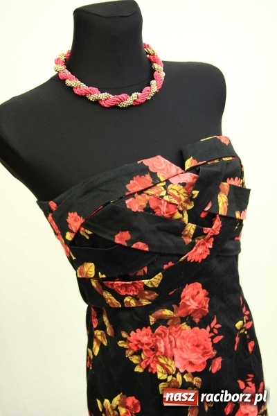 Zdjęcie w galerii na portalu naszraciborz.pl: ROBAN - najlepsze kreacje na półmetek i studniówkę a do tego biżuteria. Zobacz galerię wiadomości z regionu