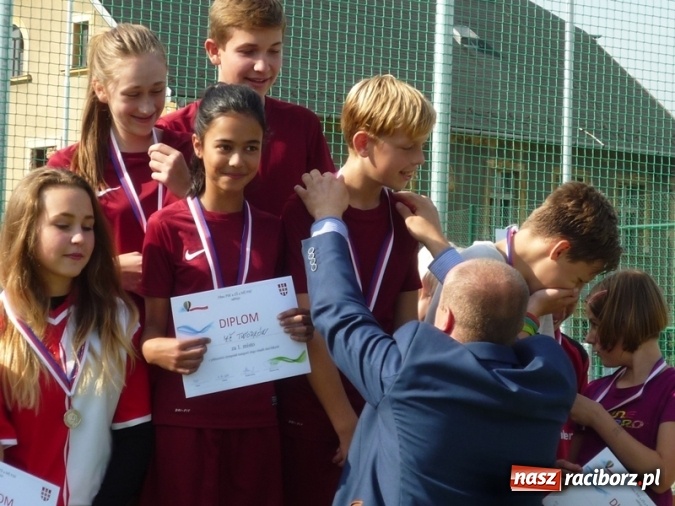 Zdjęcie w galerii na portalu naszraciborz.pl: Uczniowie tworkowskiej szkoły na Międzynarodowej Olimpiadzie Sportowej w Czechach  wiadomości z regionu